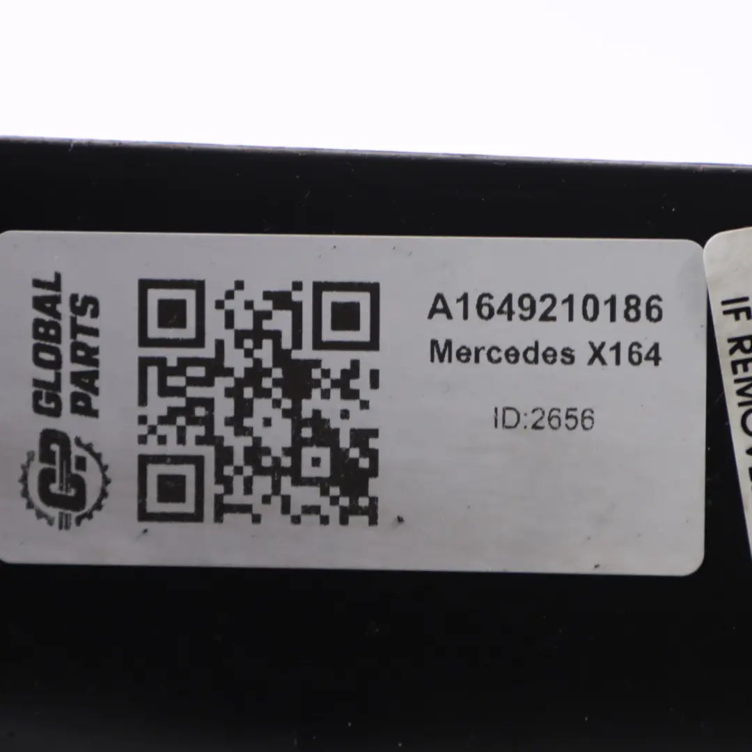Rivestimento cingolo sedile sinistro nero per Mercedes W164 con numero di parte A1649210186 Mercedes W164 Rivestimento cingolo sedile sinistro nero - SKU A1649210186 - Numero di parte A1649210186