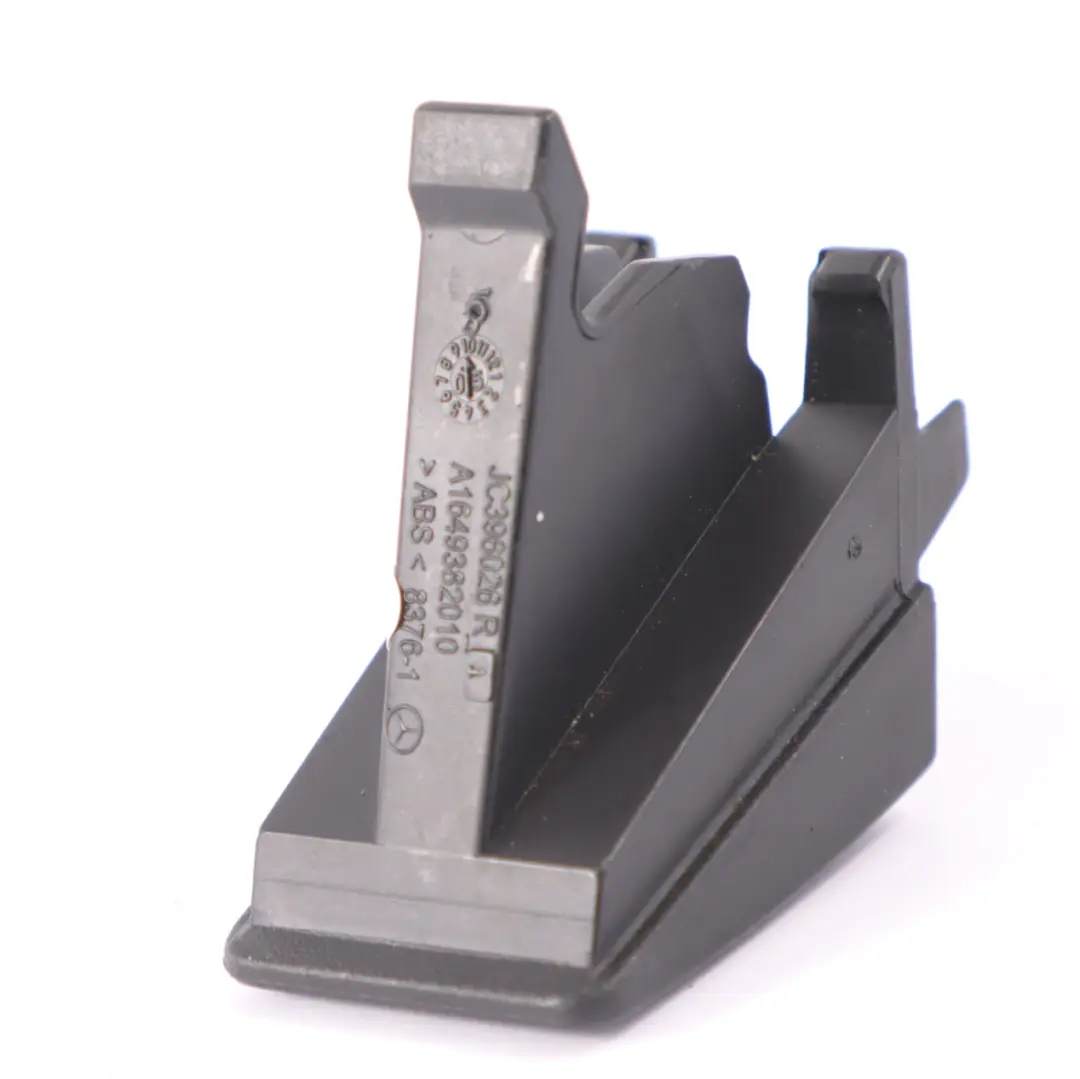 ISOFIX Garniture du revêtement de la banquette pour Mercedes x164 à propos du numéro de pièce A1649382010 Mercedes x164 ISOFIX Garniture du revêtement de la banquette - SKU A1649382010 - Numéro de pièce A1649382010