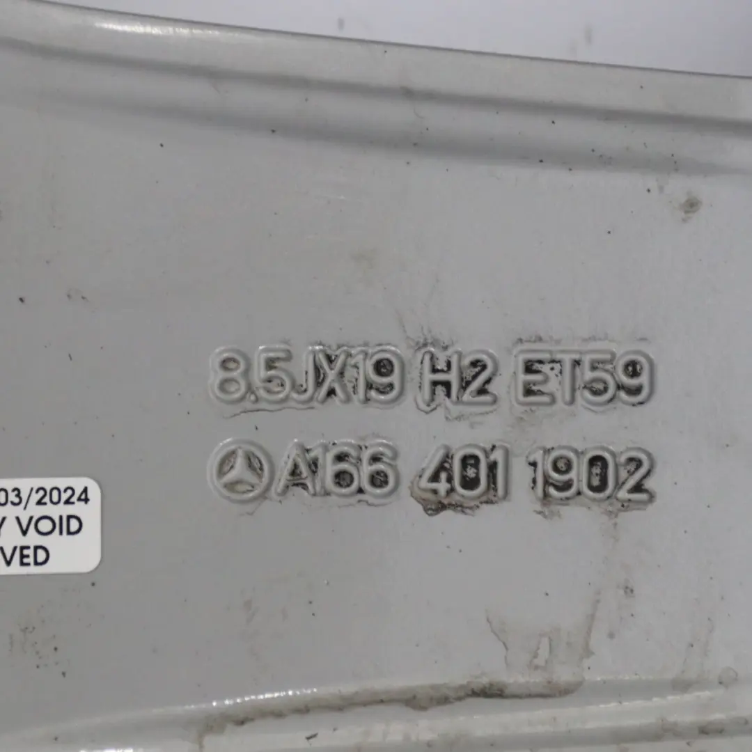 Llanta de aleación plateada 19" ET:59 8.5J para Mercedes ML W166 AMG con número de pieza A1664011902 Mercedes ML W166 AMG Llanta de aleación plateada 19" ET:59 8.5J - SKU A1664011902-1 - Número de pieza A1664011902