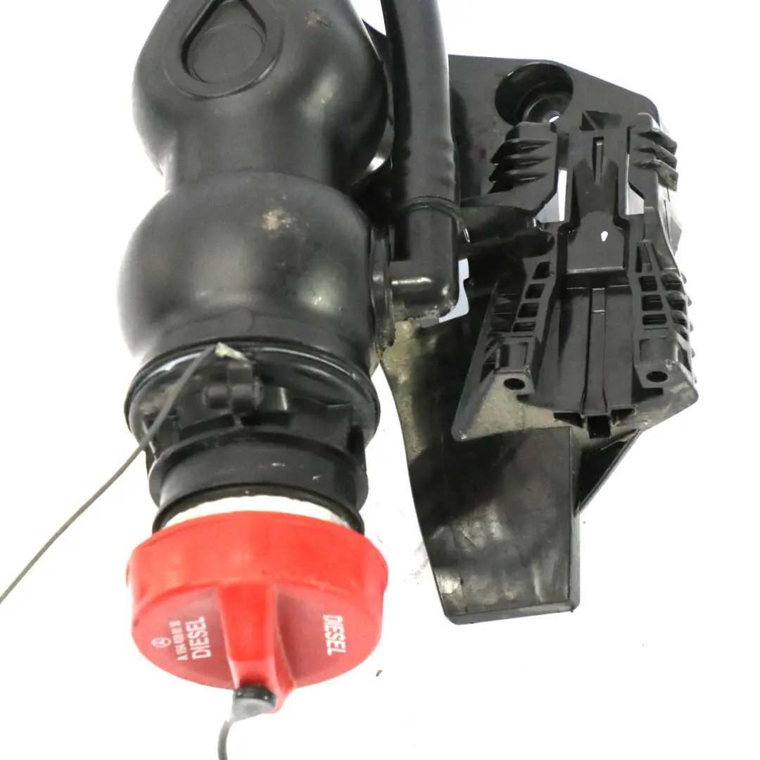 Mercedes ML W166 Diesel OM651 OM642 Tubo Cuello Llenado Combustible - SKU A1664700520 - Número de pieza A1664700520