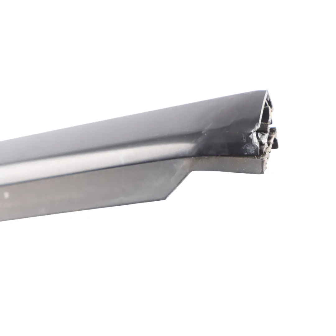 Front Window Outer Weather Strip Rail Seal Left N/S to Mercedes W166 with Part number A1667252900 Mercedes W166 Front Window Outer Weather Strip Rail Seal Left N/S - SKU A1667252900 - Part number A1667252900