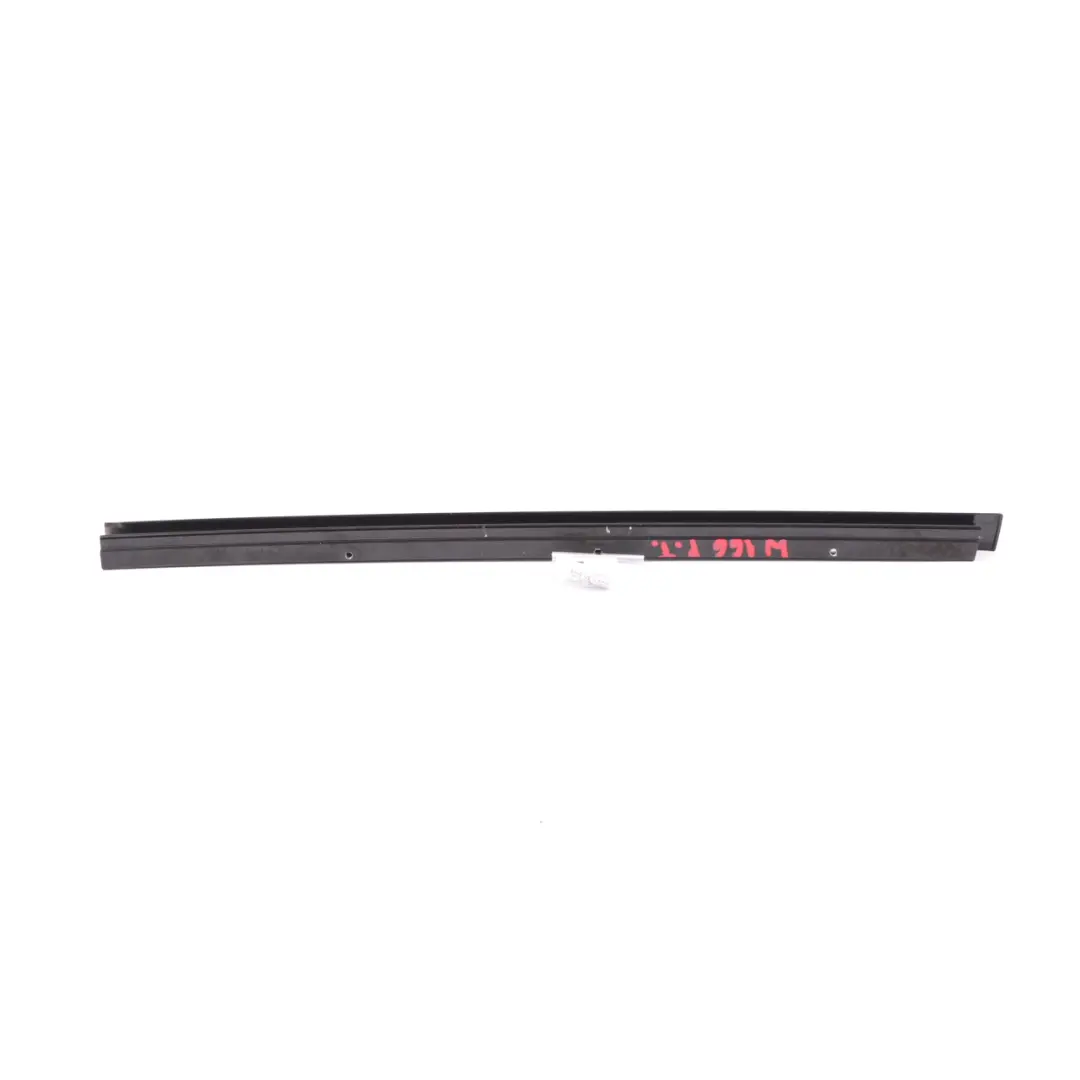 Mercedes W166 ML 350 AMG Line Bluetec Hintere Türfensterleiste Rechts - SKU A1667300019 - Teilenummer A1667300019