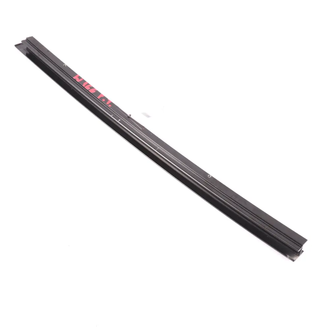 Mercedes W166 ML 350 AMG Line Bluetec Hintere Türfensterleiste Rechts - SKU A1667300019 - Teilenummer A1667300019