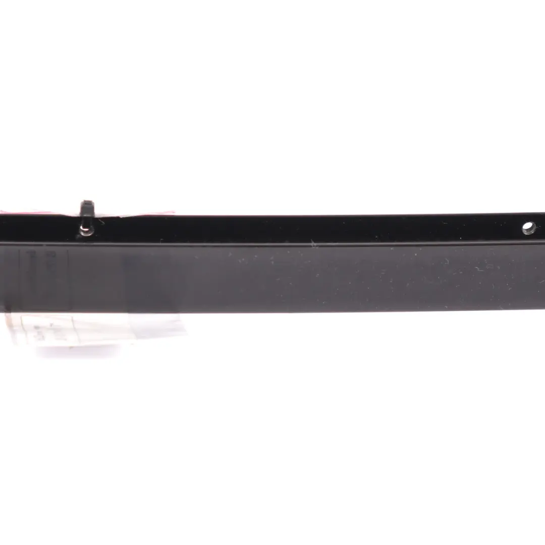 Moulure De Vitre Arrière Droite Bluetec pour Mercedes W166 ML 350 AMG Line à propos du numéro de pièce A1667300019 Mercedes W166 ML 350 AMG Line Moulure De Vitre Arrière Droite Bluetec - SKU A1667300019 - Numéro de pièce A1667300019