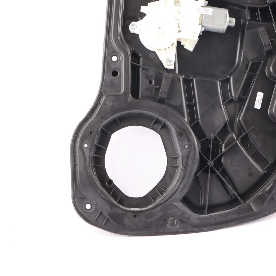 Silniczek Podnośnik Szyby Prawy Tył Panel do Mercedes W166 o numerze A1667300279 Mercedes W166 Silniczek Podnośnik Szyby Prawy Tył Panel - SKU A1667300279 - Numer Części A1667300279