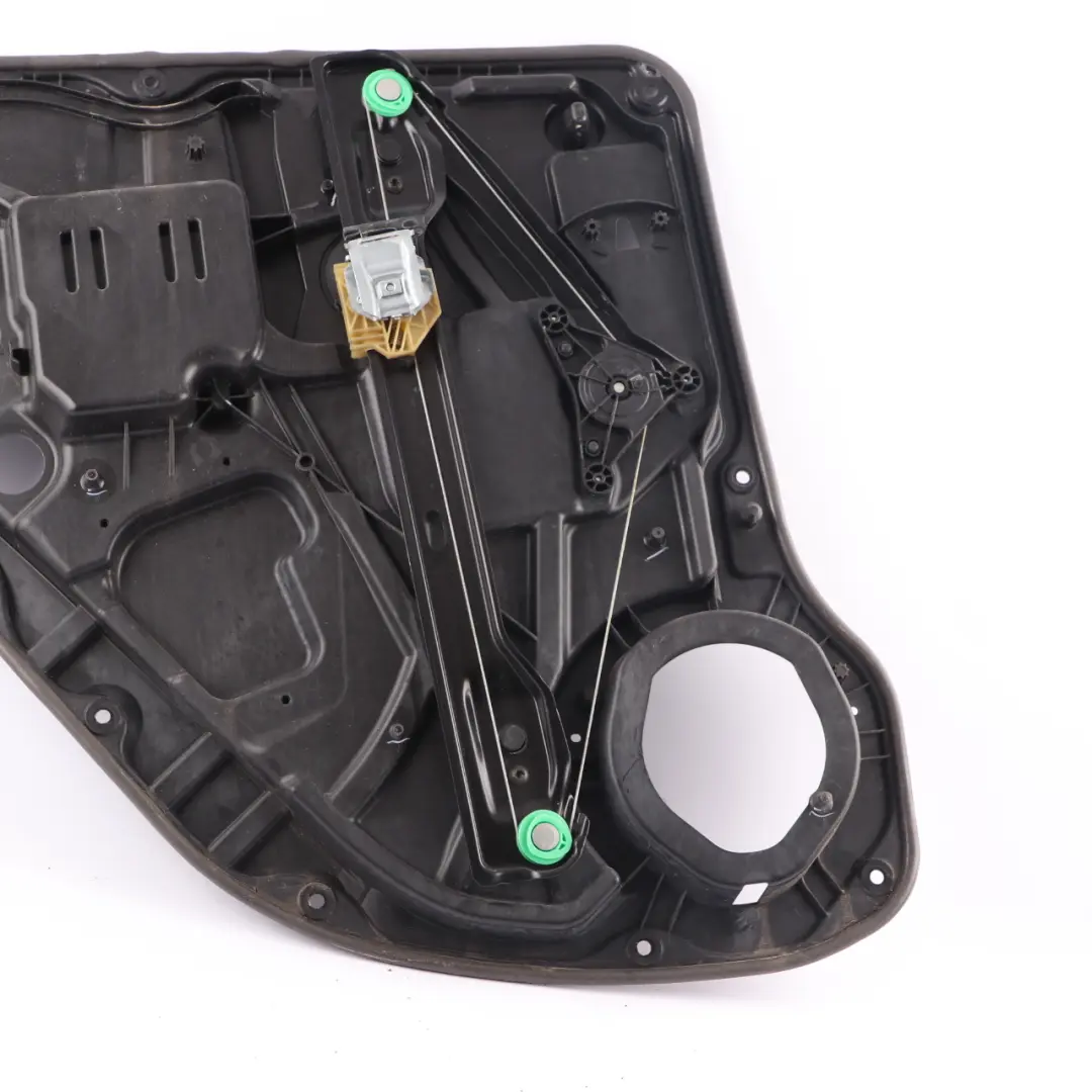 Motor Regulador Elevalunas Trasero Derecho Lateral para Mercedes W166 con número de pieza A1667300279 Mercedes W166 Motor Regulador Elevalunas Trasero Derecho Lateral - SKU A1667300279 - Número de pieza A1667300279