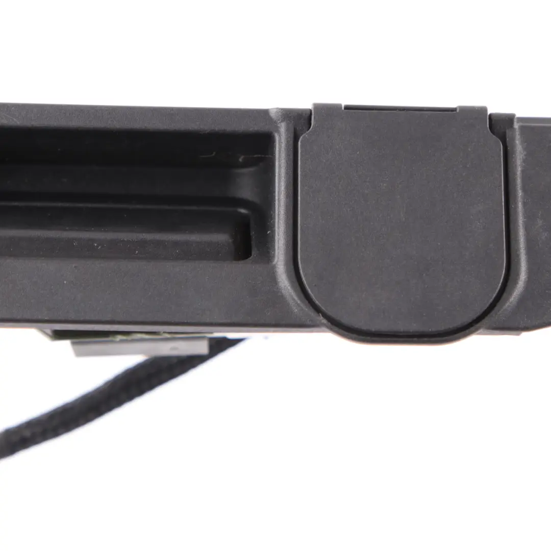 Klamka Kamera Klapy Tył do Mercedes W176 o numerze A1667500993 Mercedes W176 Klamka Kamera Klapy Tył - SKU A1667500993-1 - Numer Części A1667500993