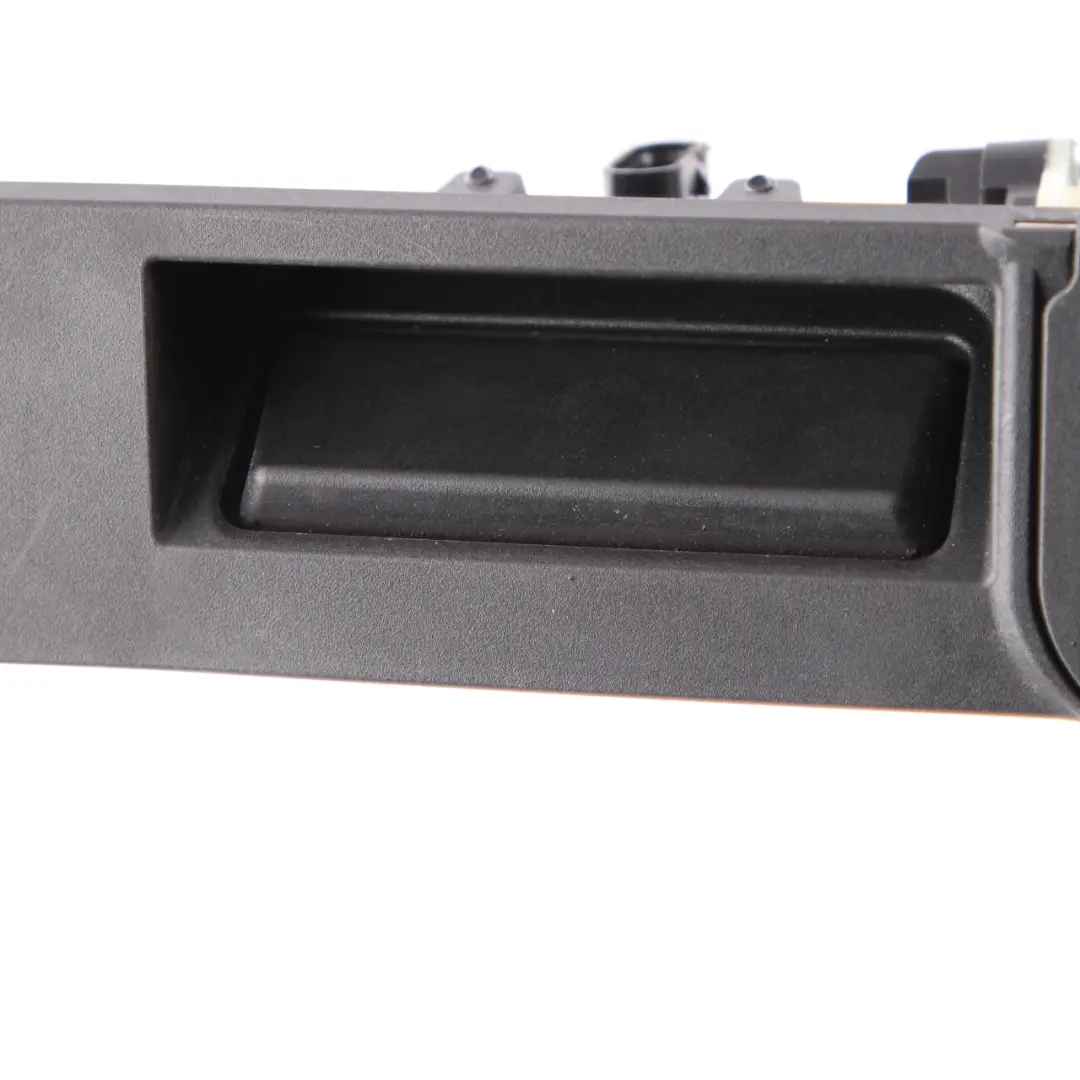 Maniglia telecamera Mercedes W176 Portellone posteriore vista per con numero di parte A1667500993 Maniglia telecamera Mercedes W176 Portellone posteriore vista - SKU A1667500993-1 - Numero di parte A1667500993