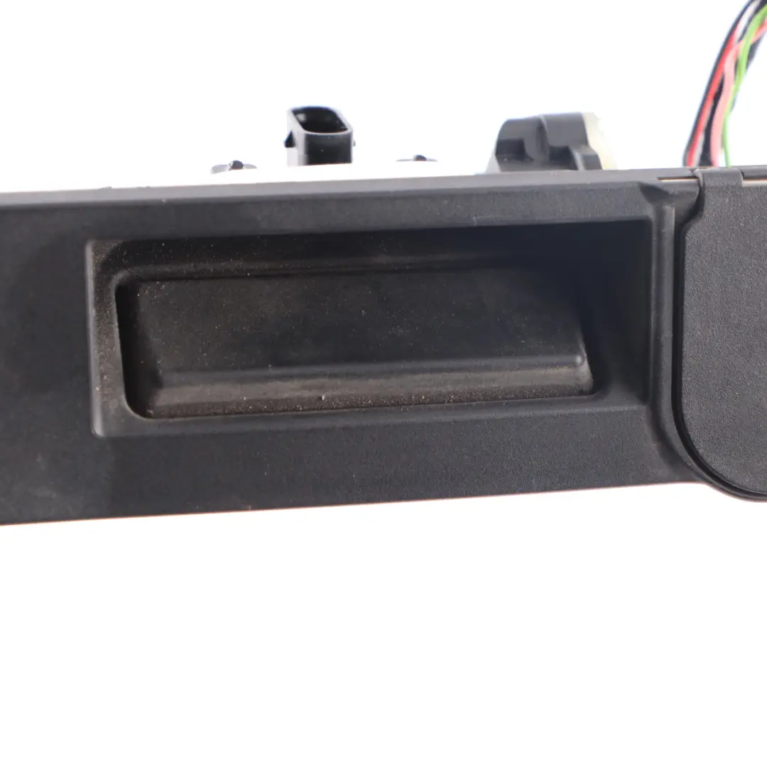 Uchwyt Klapy Bagażnika Kamera Cofania do Mercedes W447 o numerze A1667500993 Mercedes W447 Uchwyt Klapy Bagażnika Kamera Cofania - SKU A1667500993 - Numer Części A1667500993