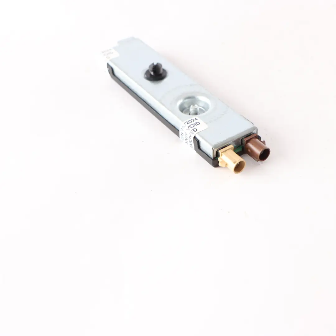 Radio Antenna AMP Aerial Amplifier Module to Mercedes W176 with Part number A1668201289 Mercedes W176 Radio Antenna AMP Aerial Amplifier Module - SKU A1668201289 - Part number A1668201289