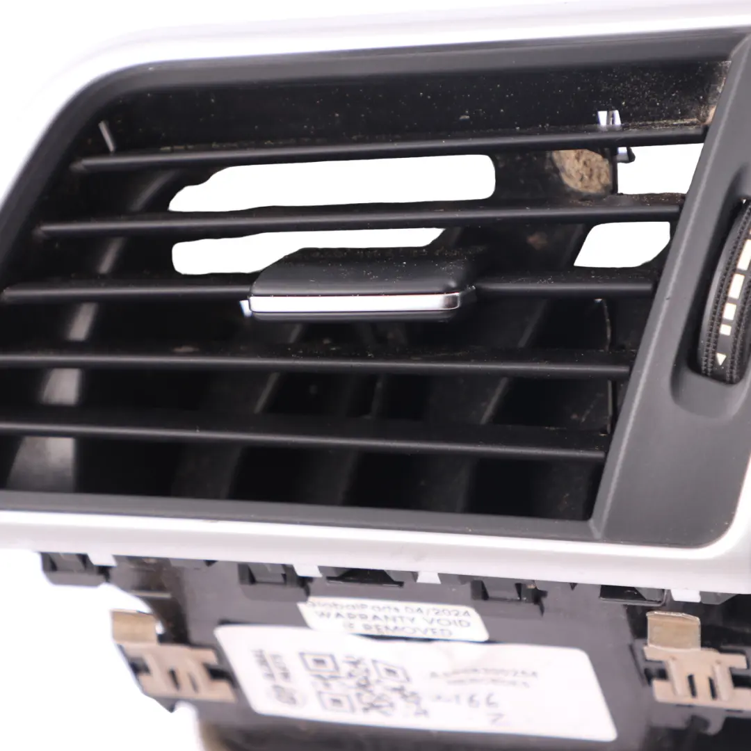 Luftausströmer Armaturenbrett rechts für Mercedes W166 mit Teilenummer A1668300254 Mercedes W166 Luftausströmer Armaturenbrett rechts - SKU A1668300254 - Teilenummer A1668300254