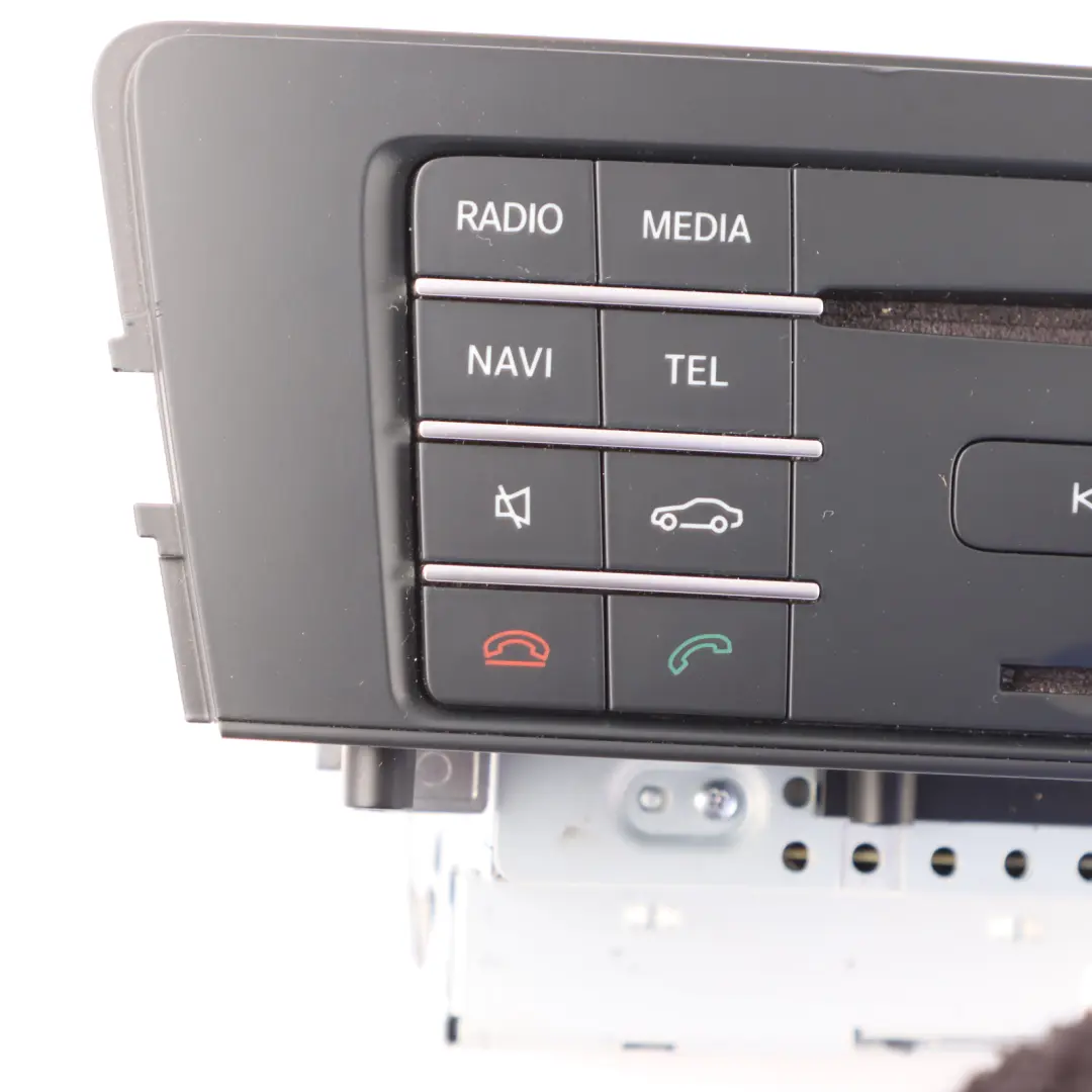 Radio CD Multimedia Steuerung Zentrale Kopfeinheit für Mercedes W166 mit Teilenummer A1669005420 Mercedes W166 Radio CD Multimedia Steuerung Zentrale Kopfeinheit - SKU A1669005420 - Teilenummer A1669005420