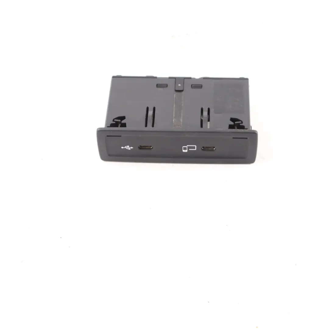 W167 W256 USB Charger Connecting Unit to Mercedes with Part number A1678201302 Mercedes W167 W256 USB Charger Connecting Unit - SKU A1678201302 - Part number A1678201302
