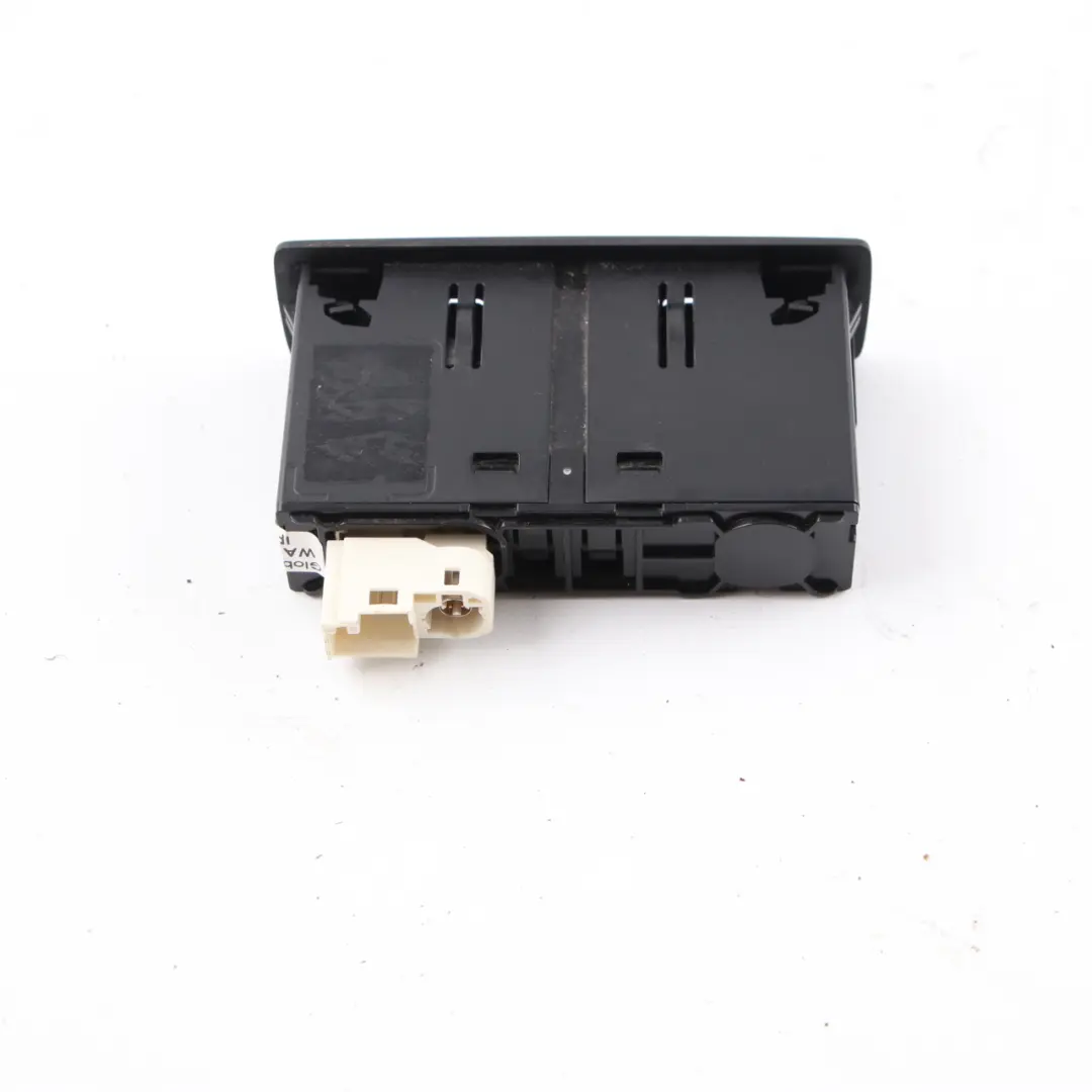 W167 W256 Cargador USB Unidad de Conexión para Mercedes con número de pieza A1678201302 Mercedes W167 W256 Cargador USB Unidad de Conexión - SKU A1678201302 - Número de pieza A1678201302