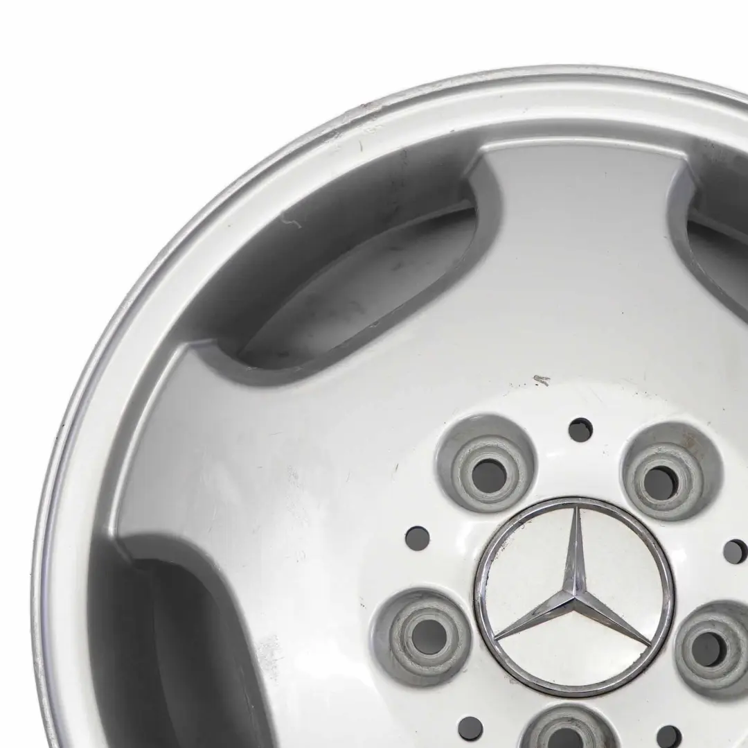 Cerchio In Lega Argento 15" 5.5J ET:54 per Mercedes W168 con numero di parte A1684011702 Mercedes W168 Cerchio In Lega Argento 15" 5.5J ET:54 - SKU A1684011702-1 - Numero di parte A1684011702