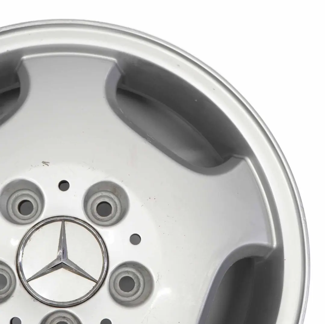 Cerchio In Lega Argento 15" 5.5J ET:54 per Mercedes W168 con numero di parte A1684011702 Mercedes W168 Cerchio In Lega Argento 15" 5.5J ET:54 - SKU A1684011702-1 - Numero di parte A1684011702