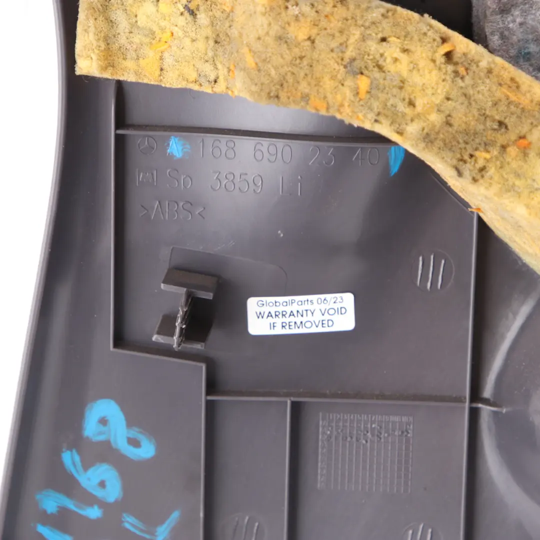 Embellecedor Pilar C Trasero Izquierdo Tapa Panel para Mercedes W168 con número de pieza A1686902340 Mercedes W168 Embellecedor Pilar C Trasero Izquierdo Tapa Panel - SKU A1686902340-1 - Número de pieza A1686902340