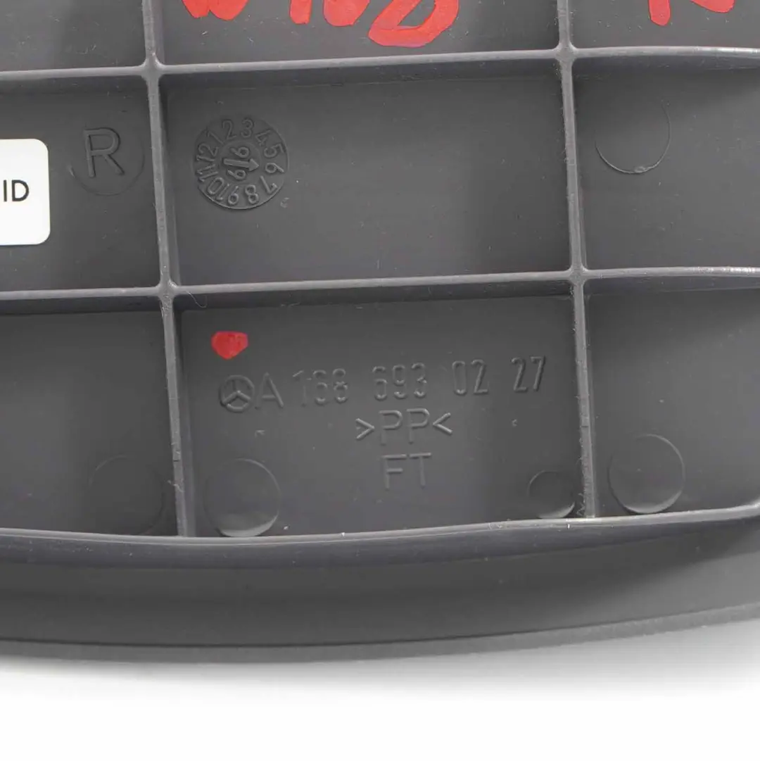 Mercedes W168 Maletero Panel Trasero Derecho Tapa Cubre Luz - SKU A1686930227 - Número de pieza A1686930227