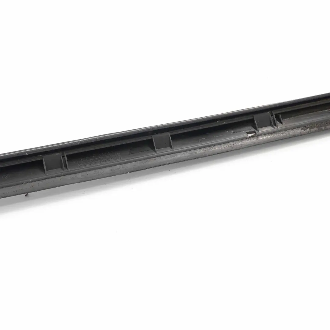 Puerta Delantera Izquierda Tira Inferior Panel para Mercedes W168 con número de pieza A1686980162 Mercedes W168 Puerta Delantera Izquierda Tira Inferior Panel - SKU A1686980162 - Número de pieza A1686980162