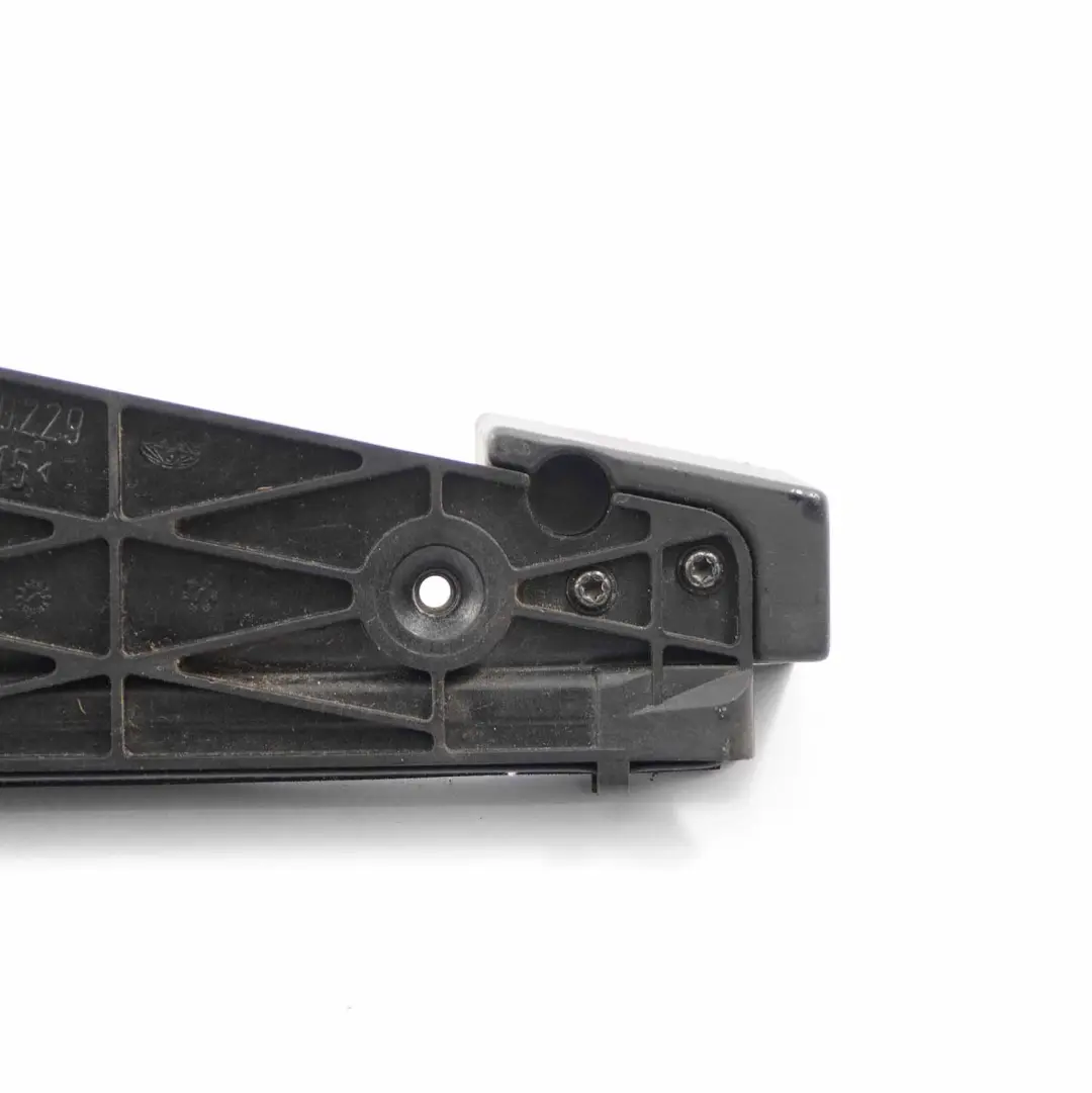 Delantero Izquierdo Puerta Ventana Guia para Mercedes W168 con número de pieza A1687200315 Mercedes W168 Delantero Izquierdo Puerta Ventana Guia - SKU A1687200315 - Número de pieza A1687200315