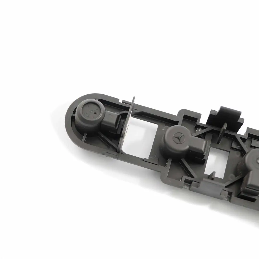 Portalámparas Trasera Izquierda Derecha para Mercedes W168 con número de pieza A1688200277 Mercedes W168 Portalámparas Trasera Izquierda Derecha - SKU A1688200277 - Número de pieza A1688200277