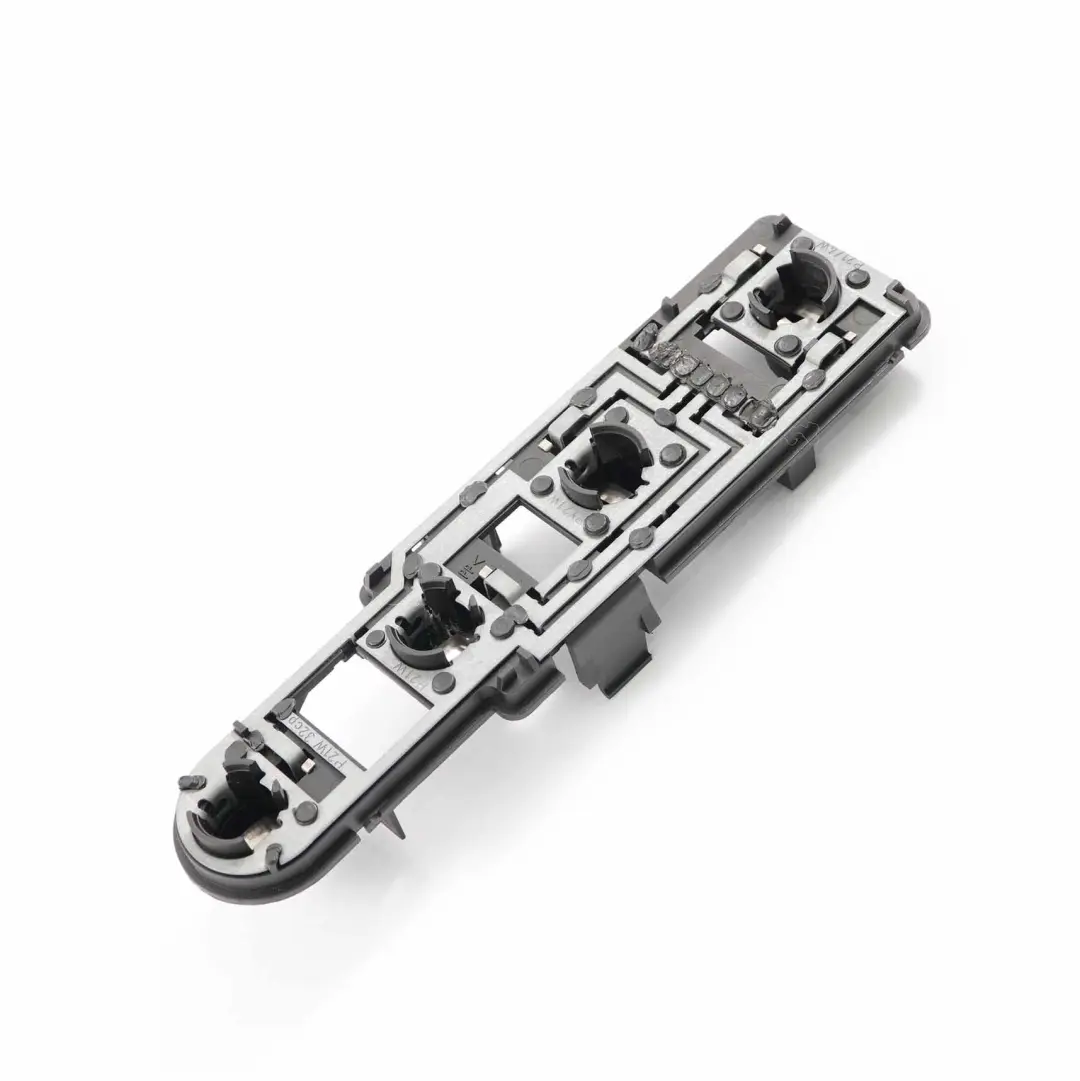 Portalampada posteriore sinistra destra per Mercedes W168 con numero di parte A1688200277 Mercedes W168 Portalampada posteriore sinistra destra - SKU A1688200277 - Numero di parte A1688200277