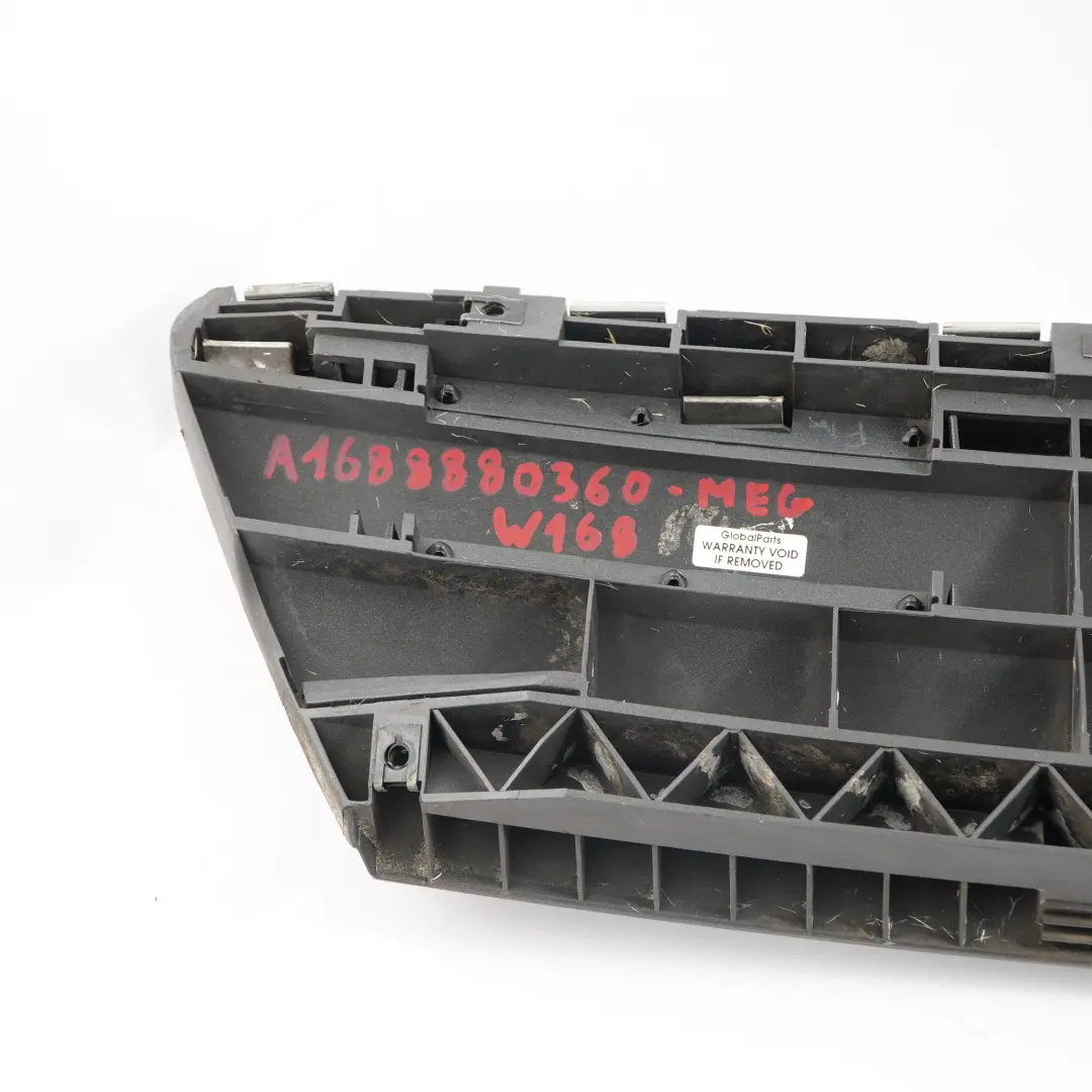 Grill Atrapa Przód Moonlight Silver do Mercedes W168 o numerze A1688880360 Mercedes W168 Grill Atrapa Przód Moonlight Silver - SKU A1688880360-MEG - Numer Części A1688880360