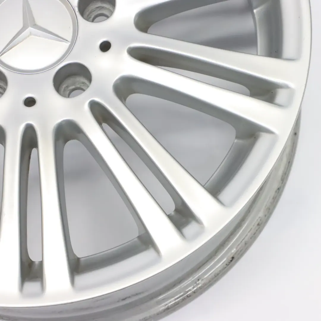 Cerchio in lega argento 16" 6J ET:46 per Mercedes W169 con numero di parte A1694010802 Mercedes W169 Cerchio in lega argento 16" 6J ET:46 - SKU A1694010802-2 - Numero di parte A1694010802