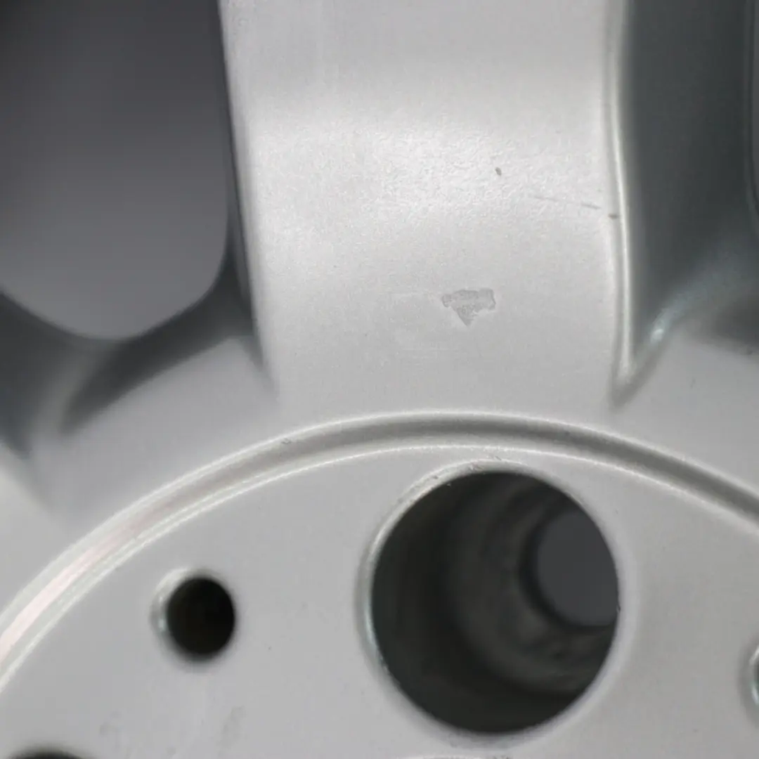 Silberne Leichtmetallfelge 16" 6J ET:46 für Mercedes W169 W245 mit Teilenummer A1694011902 Mercedes W169 W245 Silberne Leichtmetallfelge 16" 6J ET:46 - SKU A1694011902-2 - Teilenummer A1694011902