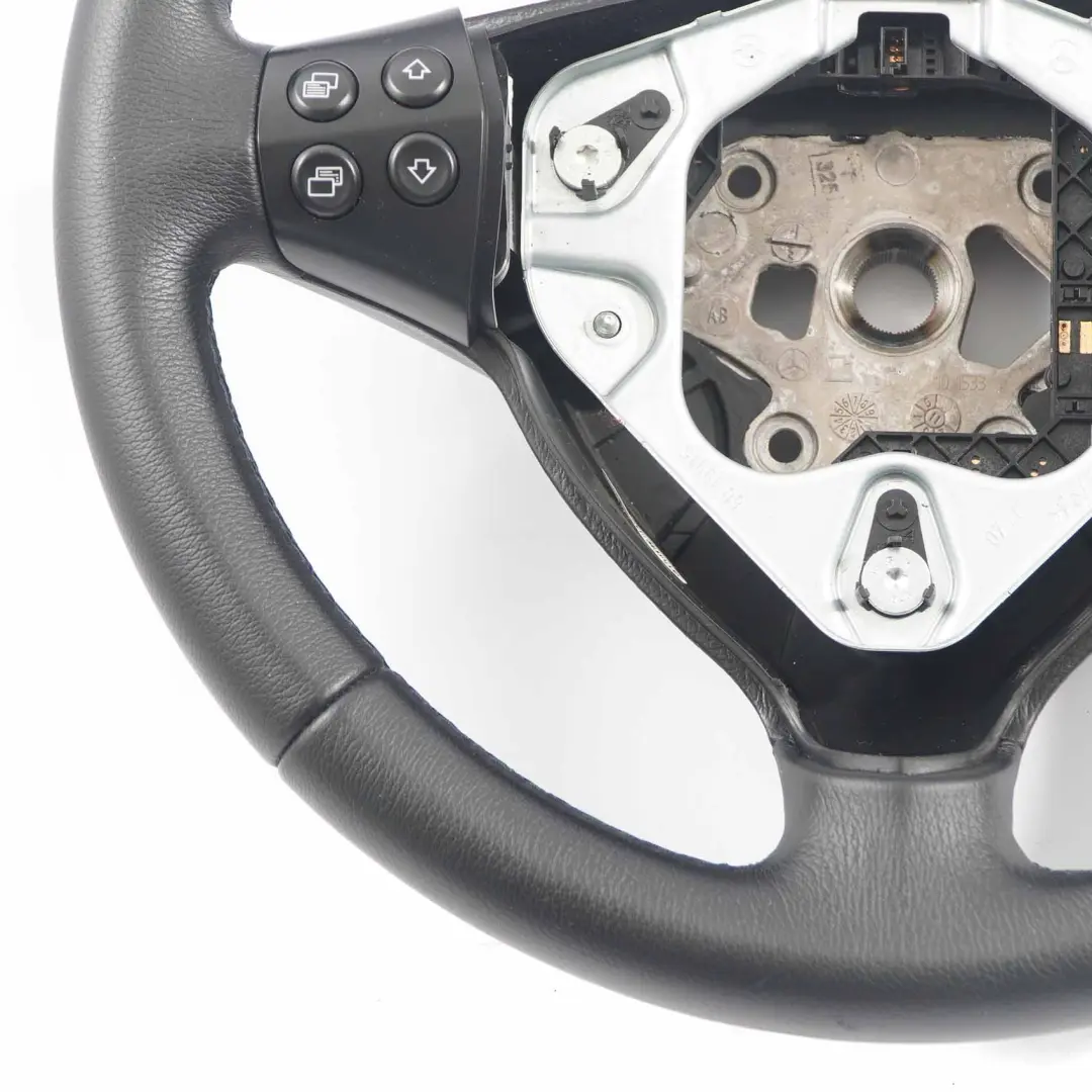 Kierownica Skóra Multifunkcja do Mercedes W169 o numerze A1694600203 Mercedes W169 Kierownica Skóra Multifunkcja - SKU A1694600203 - Numer Części A1694600203