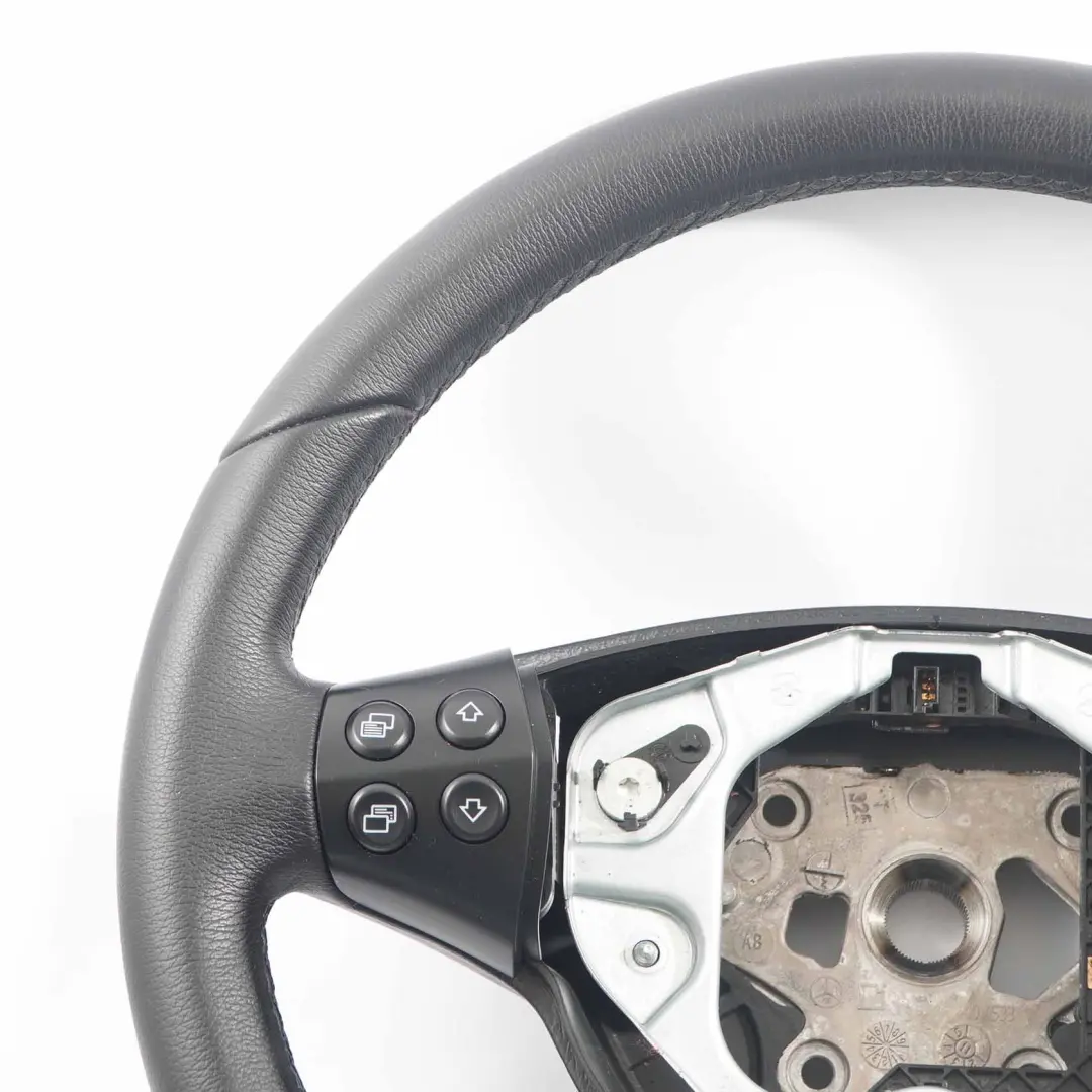 Volant multifonction en cuir noir pour Mercedes W169 à propos du numéro de pièce A1694600203 Mercedes W169 Volant multifonction en cuir noir - SKU A1694600203 - Numéro de pièce A1694600203