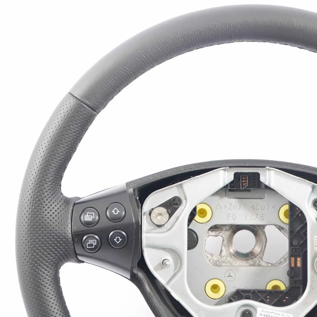 Mercedes W169 NOUVEAU Volant en cuir noir avec filets noirs - SKU A1694600503-2 - Numéro de pièce A1694600503