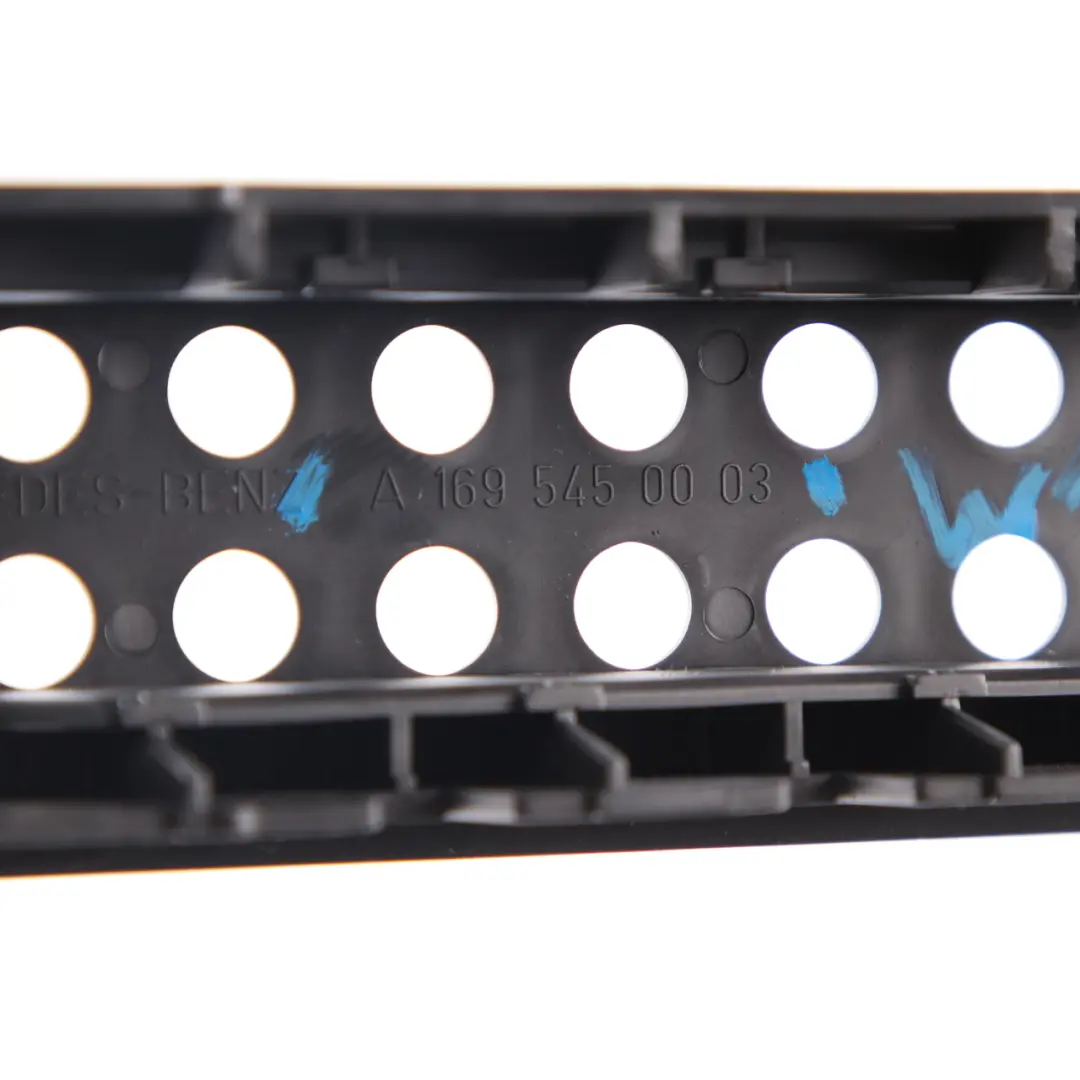 Caja de Fusibles Tapa Panel para Mercedes W169 con número de pieza A1695450003 Mercedes W169 Caja de Fusibles Tapa Panel - SKU A1695450003 - Número de pieza A1695450003