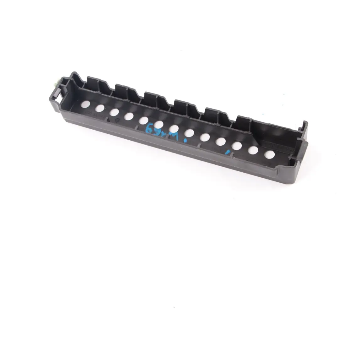 Scatola dei fusibili Pannello di rivestimento per Mercedes W169 con numero di parte A1695450003 Mercedes W169 Scatola dei fusibili Pannello di rivestimento - SKU A1695450003 - Numero di parte A1695450003