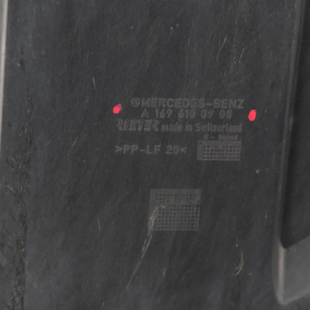 Panel Bajo Suelo Cubierta Delantera Derecha para Mercedes W245 con número de pieza A1696100908 Mercedes W245 Panel Bajo Suelo Cubierta Delantera Derecha - SKU A1696100908 - Número de pieza A1696100908