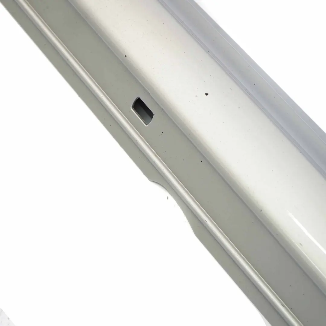 Coperchio soglia porta laterale sinistra Polar Silver Metallic 761 per Mercedes W169 con numero di parte A1696110308 Mercedes W169 Coperchio soglia porta laterale sinistra Polar Silver Metallic 761 - SKU A1696110308-PLS1 - Numero di parte A1696110308
