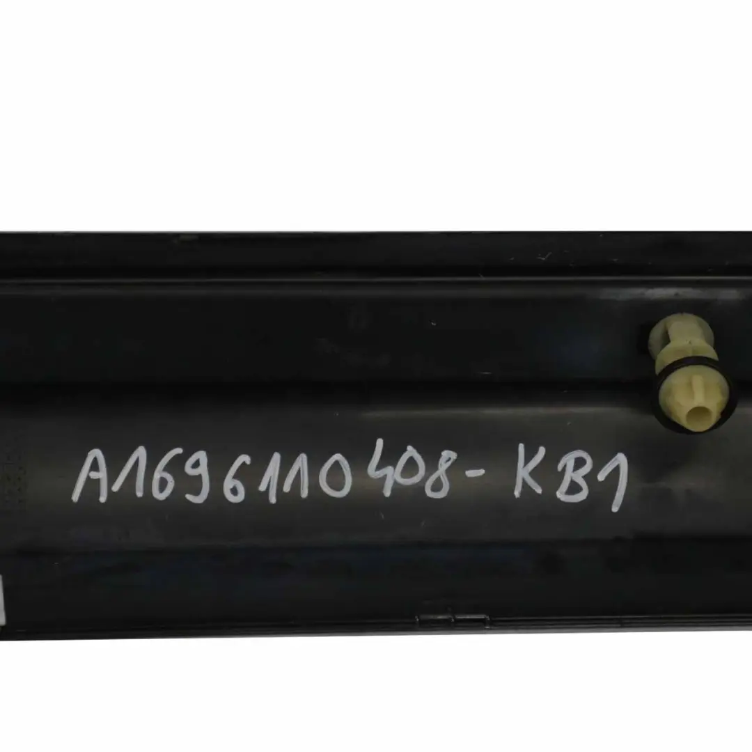 Gonna laterale copertura soglia porta destra Kosmos Black - 191 per Mercedes W169 con numero di parte A1696110408 Mercedes W169 Gonna laterale copertura soglia porta destra Kosmos Black - 191 - SKU A1696110408-KB1 - Numero di parte A1696110408