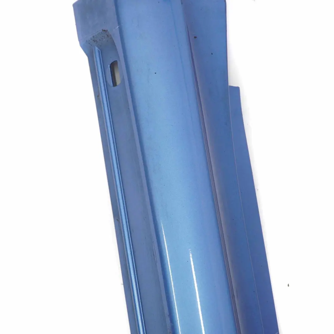 Faldón lateral Mercedes W169 Cubre umbral de puerta Derecho Mistral Blue - 955 para con número de pieza A1696110408 Faldón lateral Mercedes W169 Cubre umbral de puerta Derecho Mistral Blue - 955 - SKU A1696110408-MBL - Número de pieza A1696110408