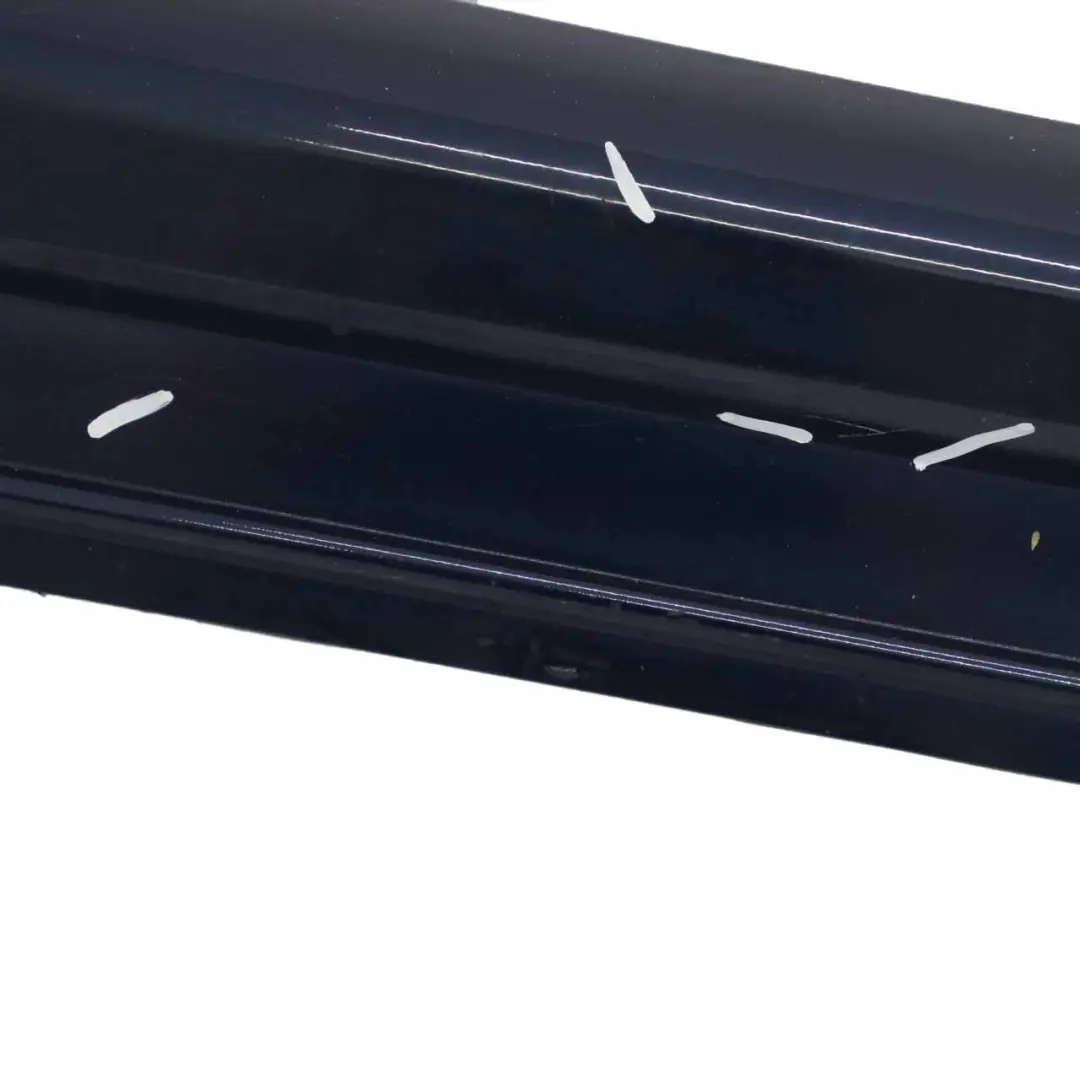 Cache bas de porte gauche Bleu atoll métallisé - 375 pour Mercedes W245 à propos du numéro de pièce A1696111508 Mercedes W245 Cache bas de porte gauche Bleu atoll métallisé - 375 - SKU A1696111508-AB - Numéro de pièce A1696111508