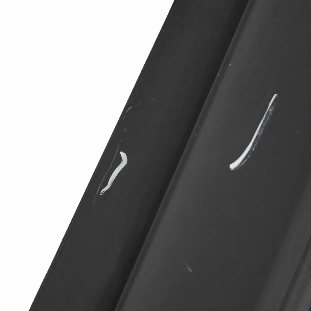 jupe latérale couvre seuil porte droite Cosmic Noir Metallic - 191 pour Mercedes W245 à propos du numéro de pièce A1696111608 Mercedes W245 jupe latérale couvre seuil porte droite Cosmic Noir Metallic - 191 - SKU A1696111608-KB4 - Numéro de pièce A1696111608