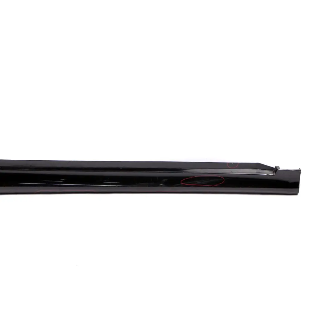 Türschweller Seitenabdeckung Rechts Kosmos Schwarz - 191 für Mercedes W245 mit Teilenummer A1696111608 Mercedes W245 Türschweller Seitenabdeckung Rechts Kosmos Schwarz - 191 - SKU A1696111608-KB - Teilenummer A1696111608