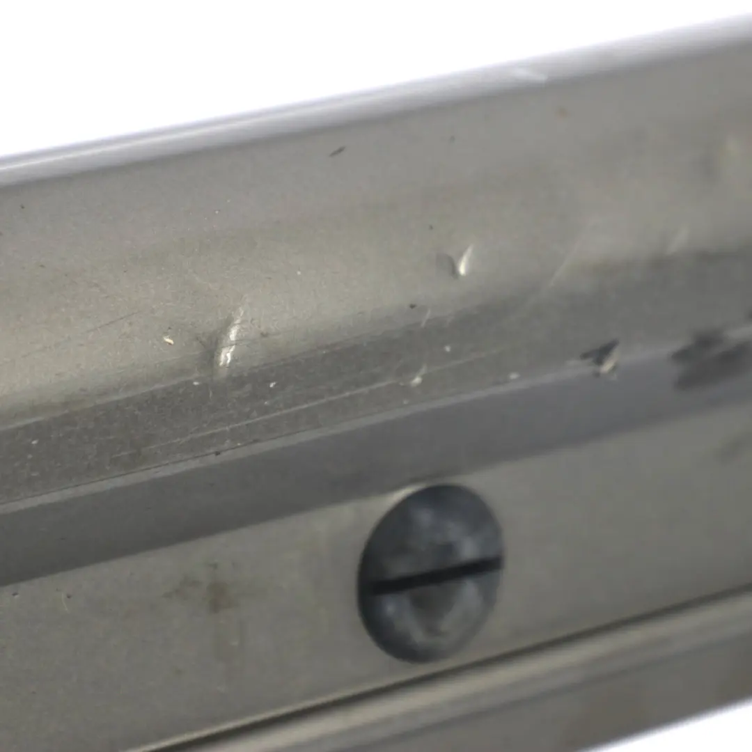 jupe latérale couvre seuil de porte droite gris comète - 748 pour Mercedes W245 à propos du numéro de pièce A1696111608 Mercedes W245 jupe latérale couvre seuil de porte droite gris comète - 748 - SKU A1696111608-KMG1 - Numéro de pièce A1696111608