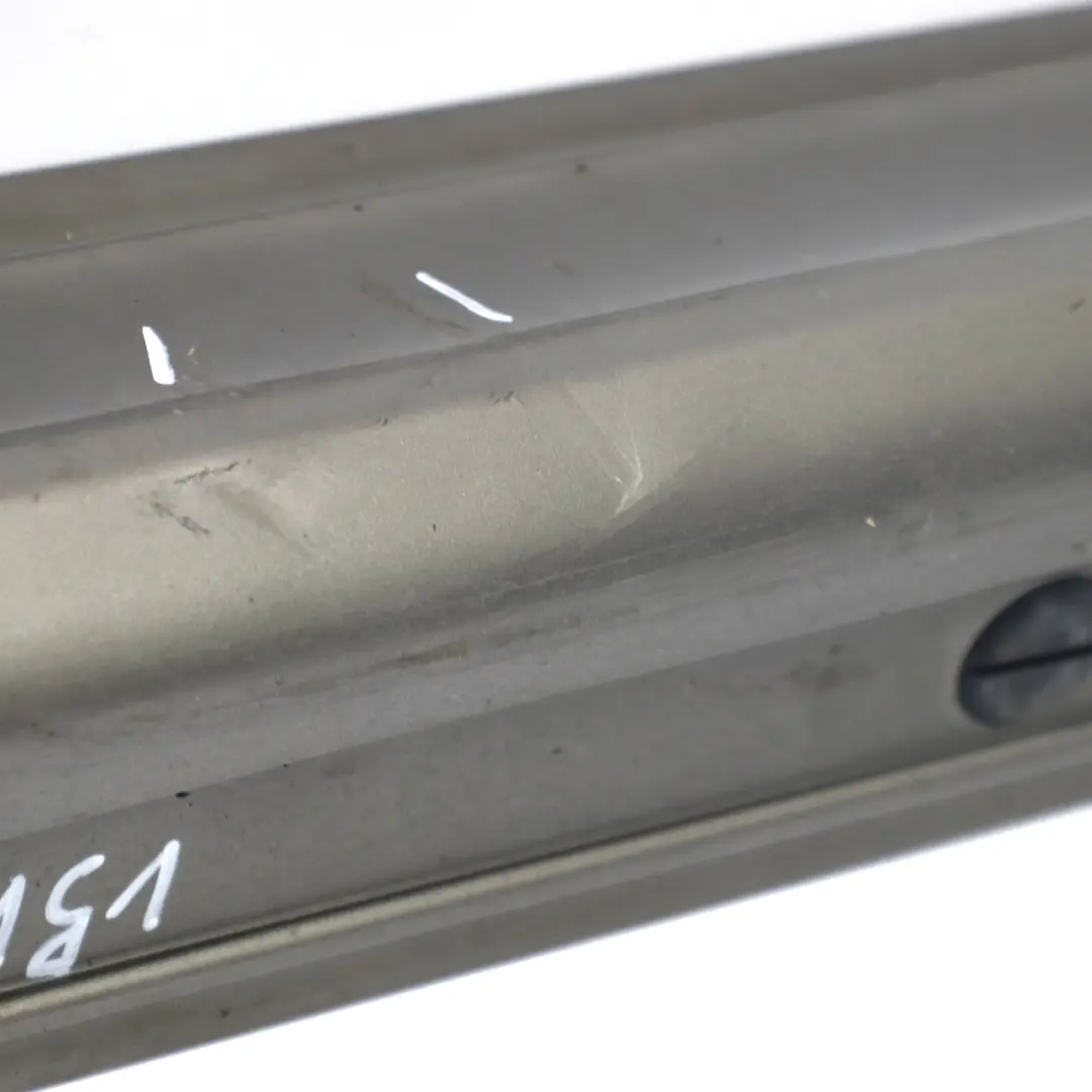 Seitenschweller Türschwellerabdeckung Rechts Comet Grau - 748 für Mercedes W245 mit Teilenummer A1696111608 Mercedes W245 Seitenschweller Türschwellerabdeckung Rechts Comet Grau - 748 - SKU A1696111608-KMG1 - Teilenummer A1696111608