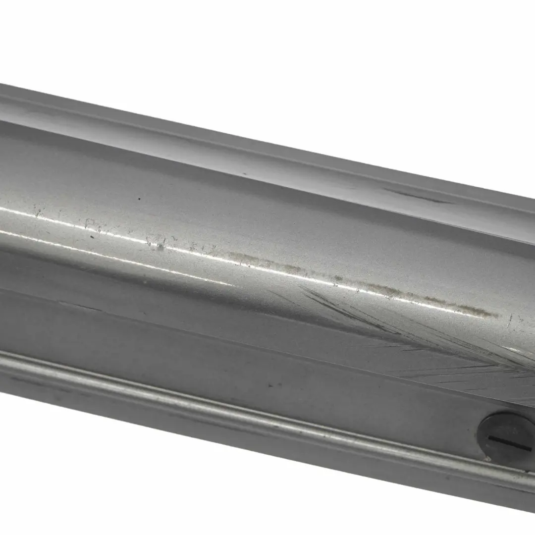 Seitenschwellerabdeckung rechts Mountain Grau Metallic - 787 für Mercedes W245 mit Teilenummer A1696111608 Mercedes W245 Seitenschwellerabdeckung rechts Mountain Grau Metallic - 787 - SKU A1696111608-MG1 - Teilenummer A1696111608