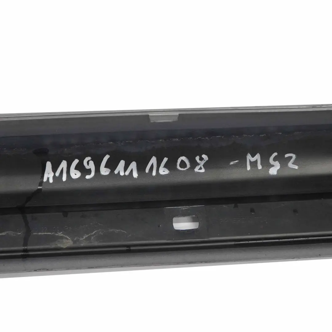  Faldón lateral Mercedes W245 Cubre umbral de puerta derecho Gris montaña - 787 - SKU A1696111608-MG2 - Número de pieza A1696111608