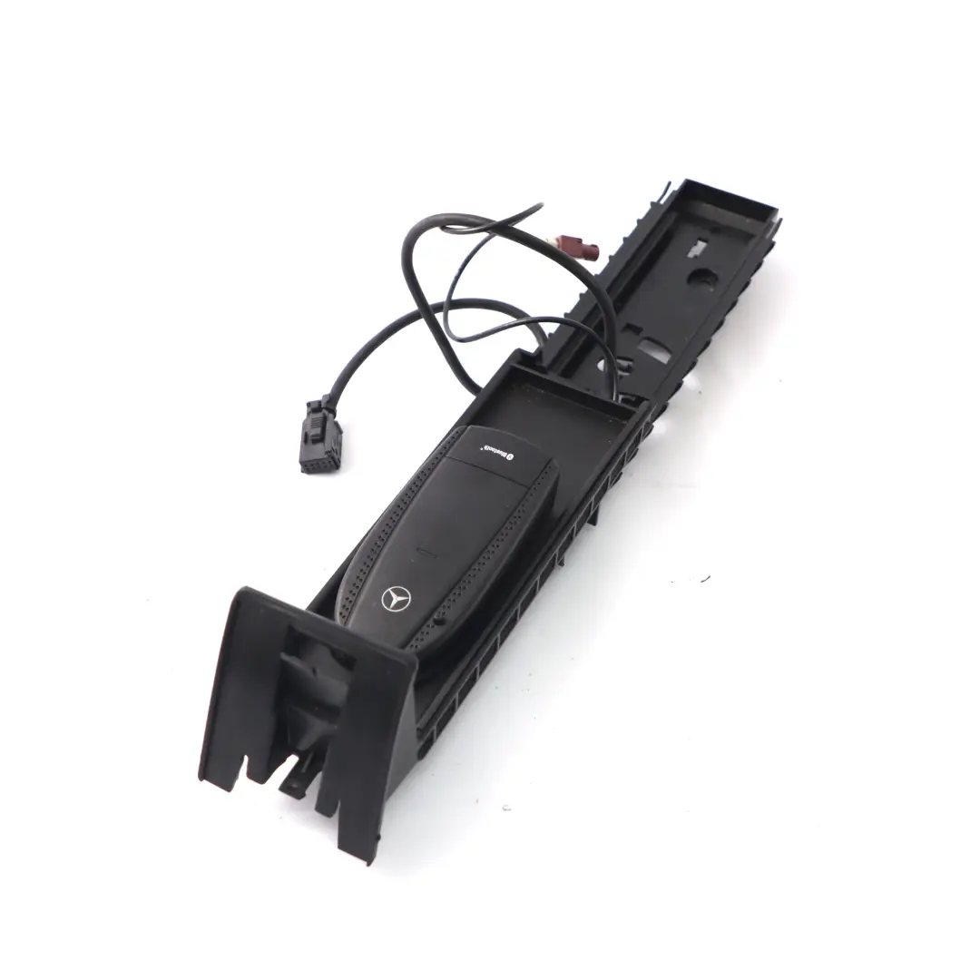 Bracciolo Inserto Telefono Console per Mercedes W169 W245 con numero di parte A1696800210 Mercedes W169 W245 Bracciolo Inserto Telefono Console - SKU A1696800210 - Numero di parte A1696800210