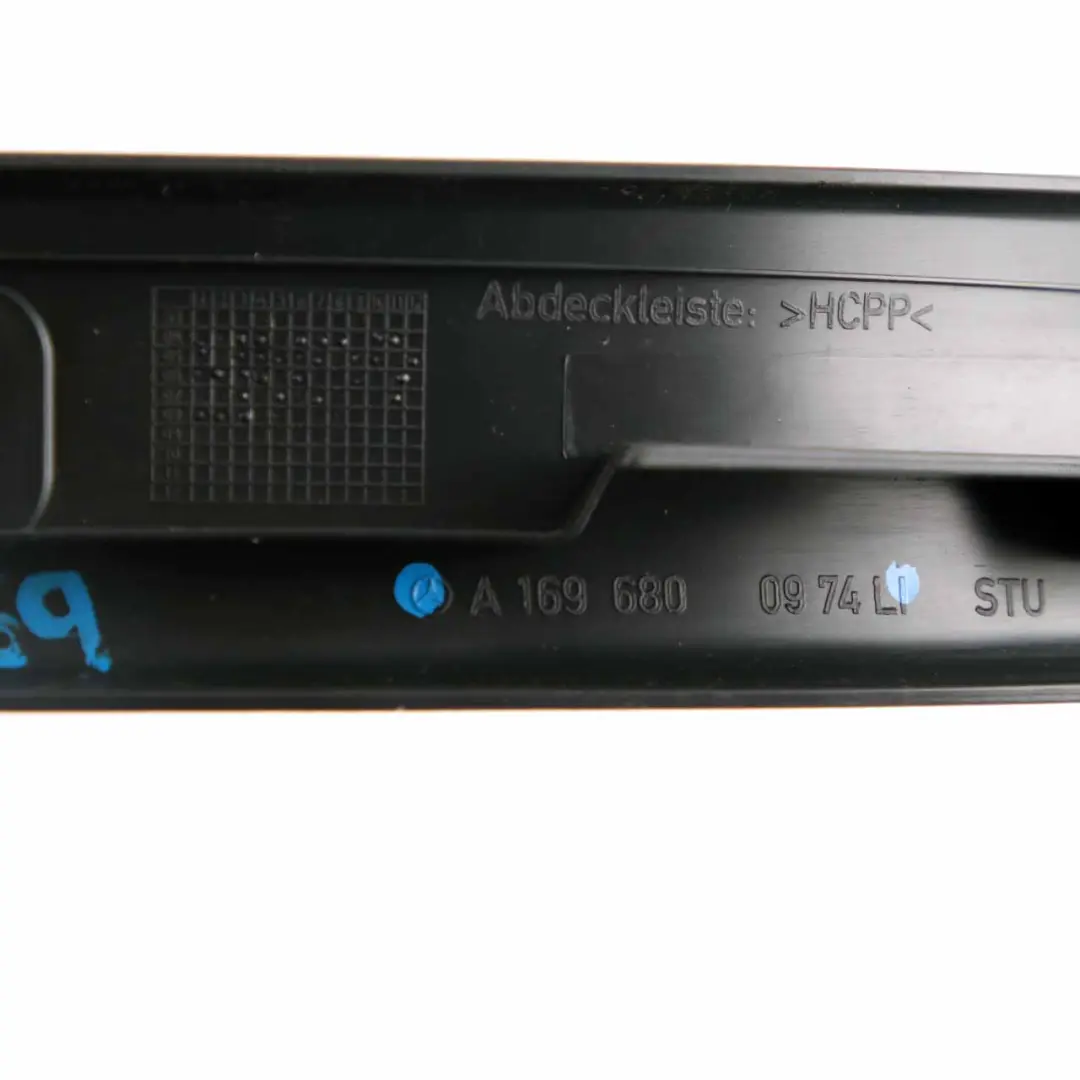 Joint seuil porte arrière gauche panneau recouvrement marche pour Mercedes W169 à propos du numéro de pièce A1696800974 Mercedes W169 Joint seuil porte arrière gauche panneau recouvrement marche - SKU A1696800974 - Numéro de pièce A1696800974