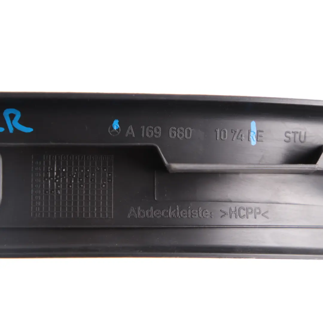 Joint de porte arrière droit panneau de recouvrement pour Mercedes W169 à propos du numéro de pièce A1696801074 Mercedes W169 Joint de porte arrière droit panneau de recouvrement - SKU A1696801074 - Numéro de pièce A1696801074