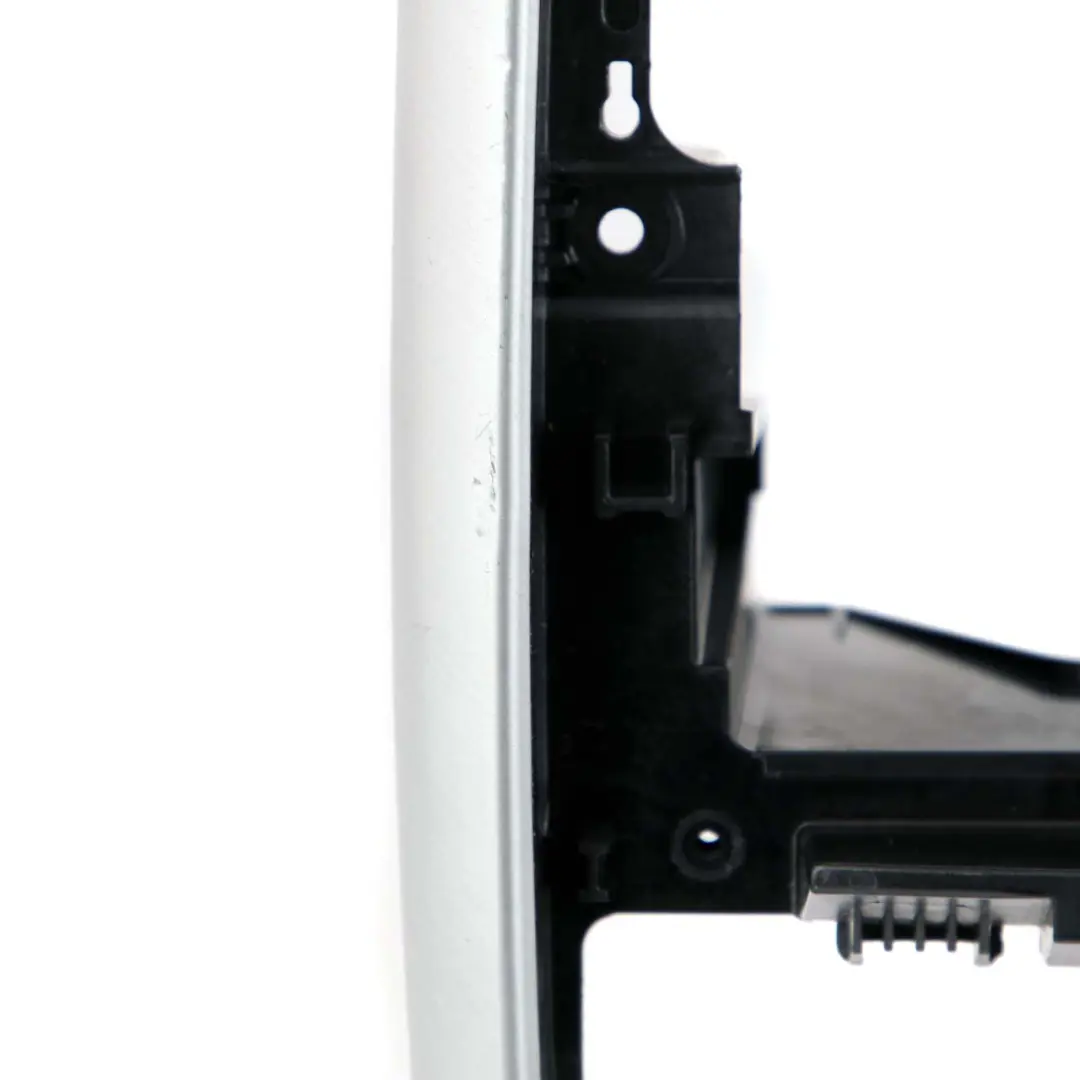 Panel Marco Embellecedor Consola Central Salpicadero para Mercedes A W169 con número de pieza A1696801255 Mercedes A W169 Panel Marco Embellecedor Consola Central Salpicadero - SKU A1696801255 - Número de pieza A1696801255