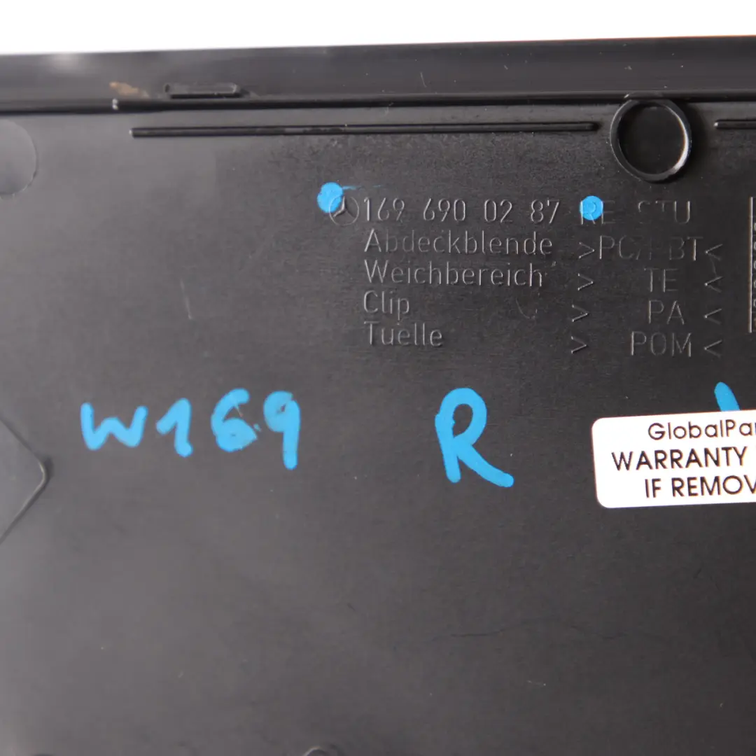Garniture de l'aile, capot supérieur droit, noir pour Mercedes W169 à propos du numéro de pièce A1696900287 Mercedes W169 Garniture de l'aile, capot supérieur droit, noir - SKU A1696900287-1 - Numéro de pièce A1696900287